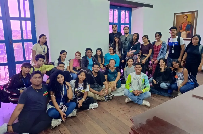 Estudiantes de Turismo de la UNEG recorren sitios históricos de Ciudad Bolívar en jornada de Familiarización Turística